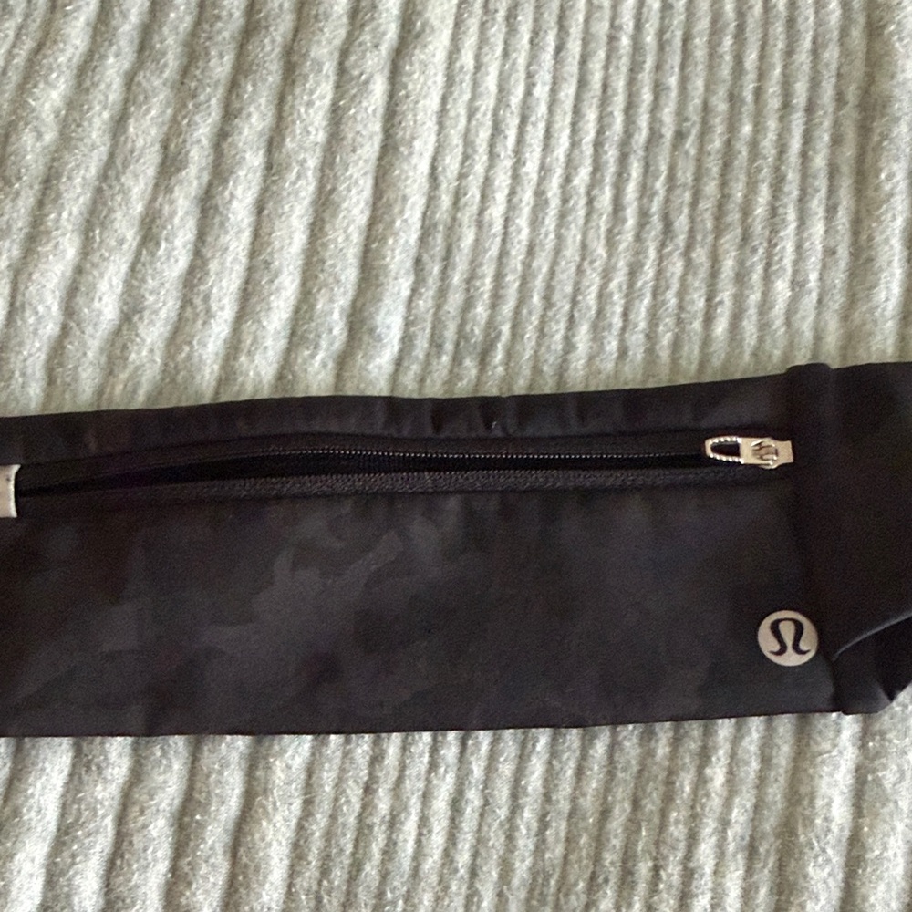 lululemon athletica Black Men’s Waist Belt with Zip Pocket